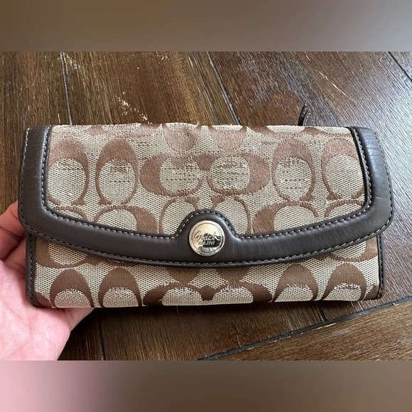 Coach signature logo wallet - Picture 9 of 13